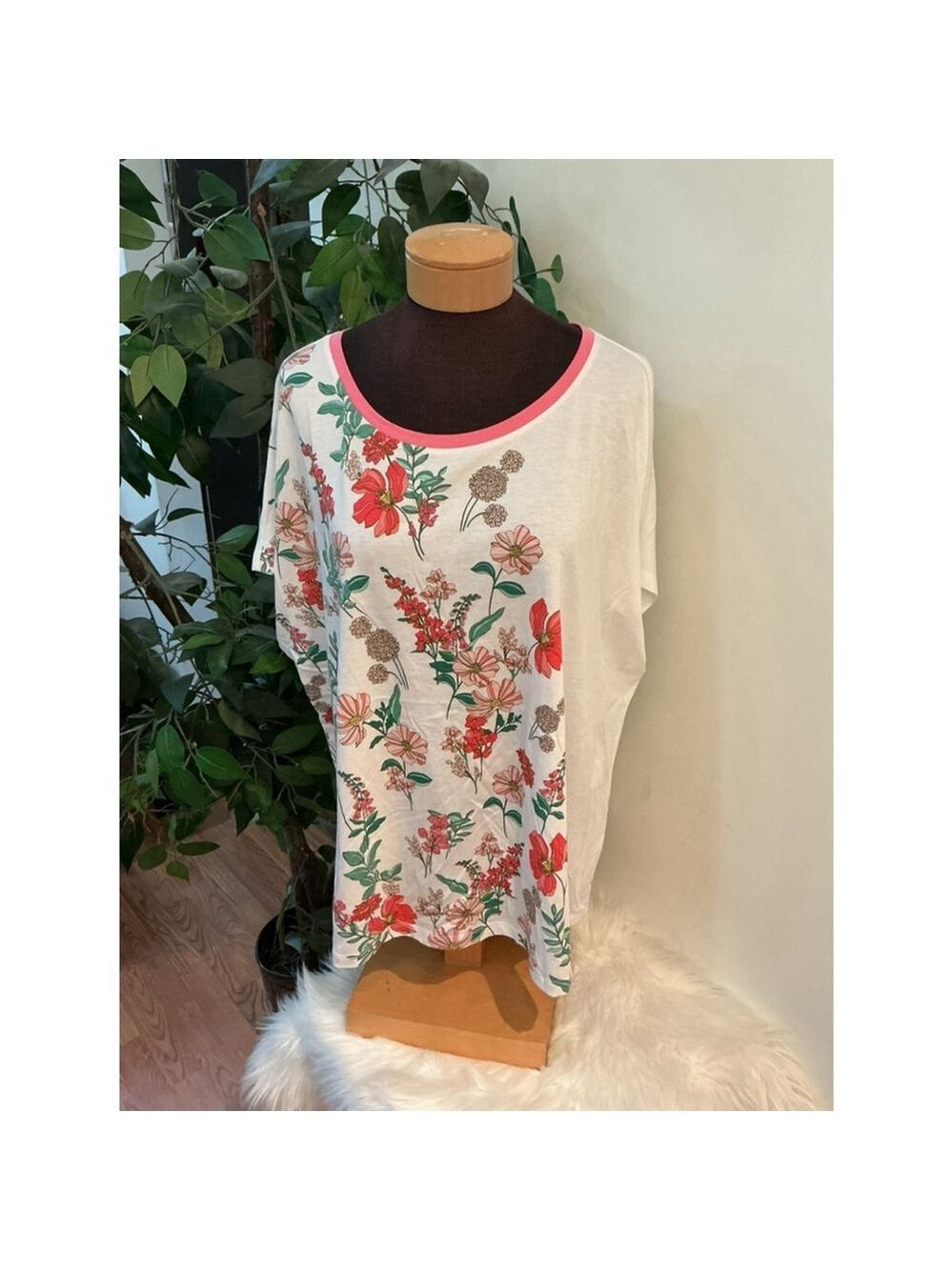 Women's Tommy Hilfiger 3X White Floral Short Sleeve Tee - Picture 2 of 11